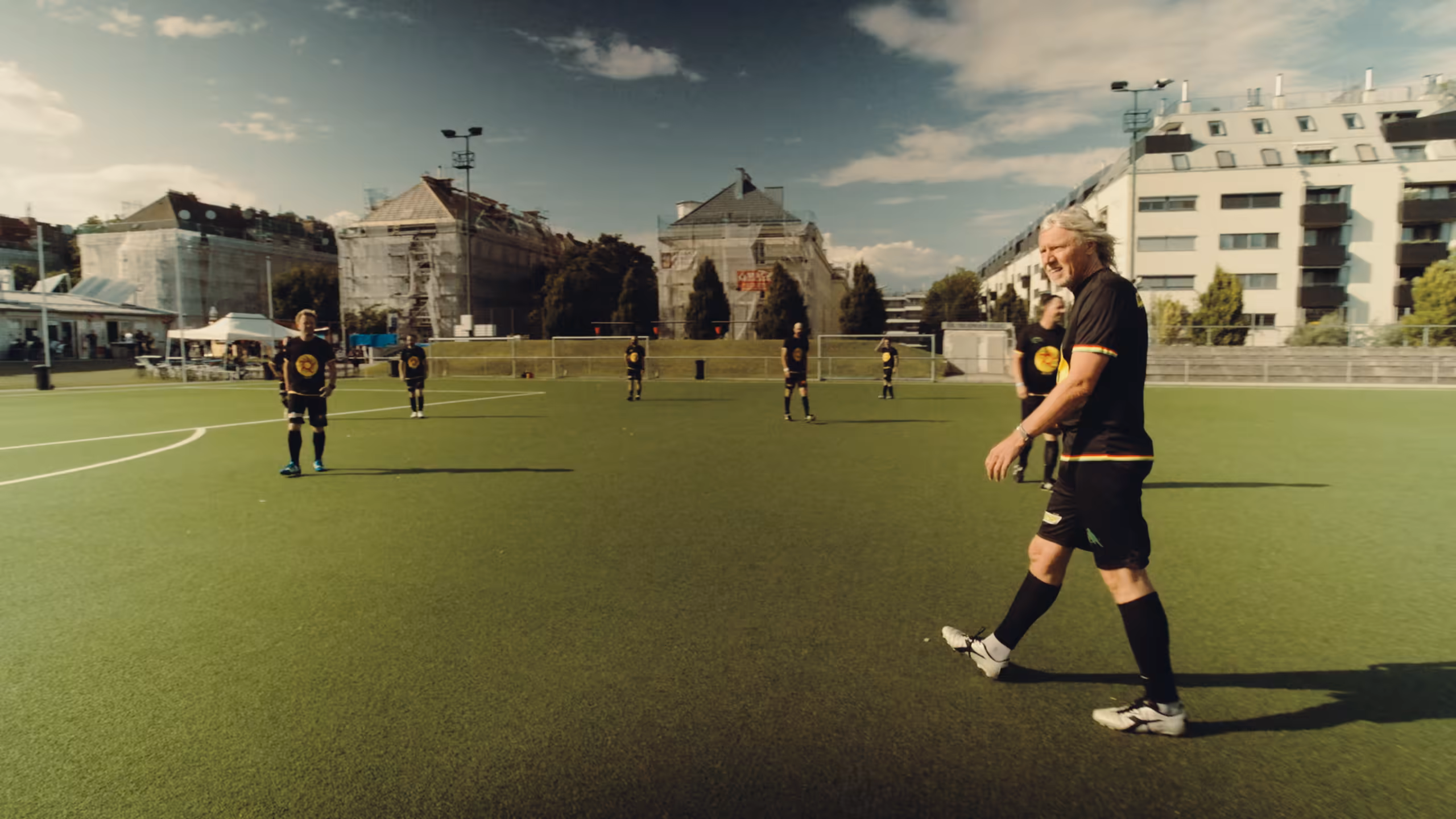 Iron Maiden FC auf dem Fußballplatz in Wien